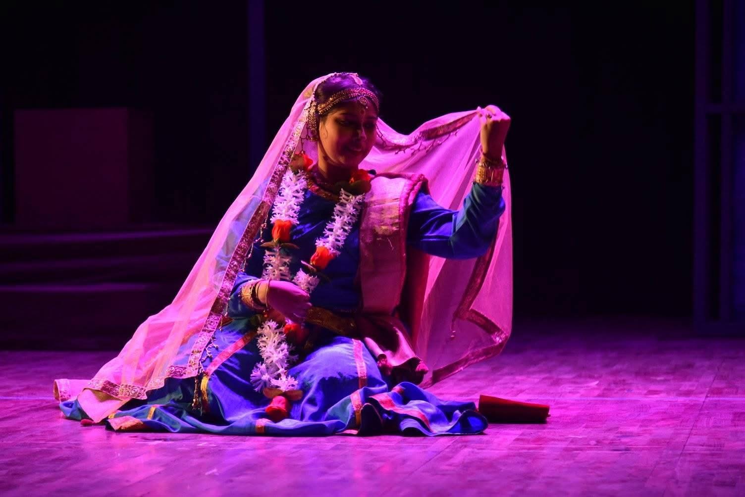 Aishwarya Bag reciting Bengali poetry on stage